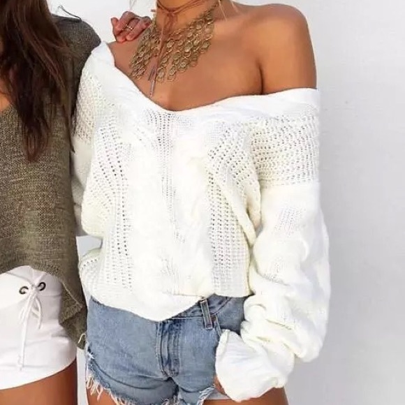 ✨Host Pick✨Chunky White Knit Off Shoulder Pullover - Picture 2 of 3