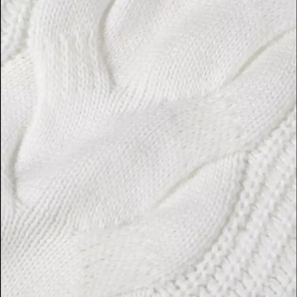 ✨Host Pick✨Chunky White Knit Off Shoulder Pullover - Picture 3 of 3