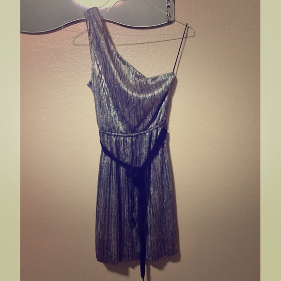 🎉moving sale!🎁 EXPRESS silver NYE dress - Picture 1 of 2