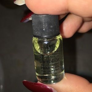Primer oil