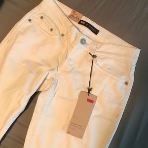 BNWT Levi's White Too Superlow skinny jeans