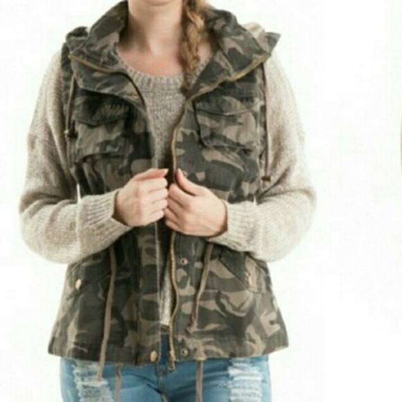 Camo Denim Zip Up Button Vest w Removable Hood! - Picture 3 of 4