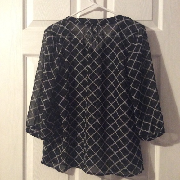 SZ Med Old Navy BL & WH Top, EUC - Picture 4 of 4