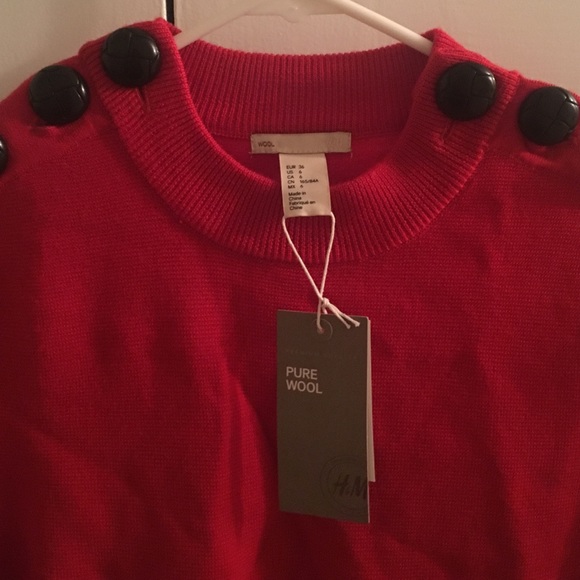 Red sweater - Picture 3 of 3