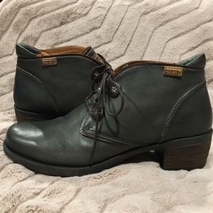 Pikolinos 41 greenish gray leather ankle boot