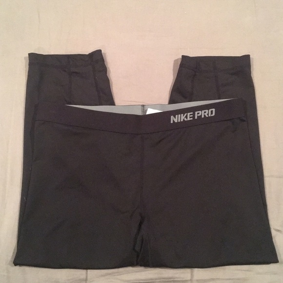 Nike Pants - Nike Pro Crop Leggings