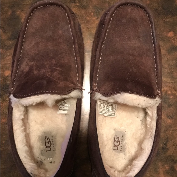 UGG men's ascot slippers. Size 9. Dk brown