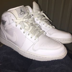 White Nike Air Jordan 1