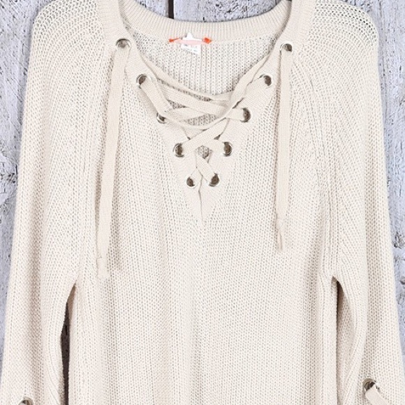 ❌SOLD❌ Lace Up Knit Sweater Tunic Grommet Acrylic - Picture 2 of 7