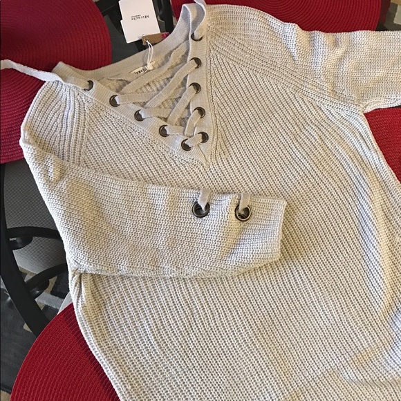 ❌SOLD❌ Lace Up Knit Sweater Tunic Grommet Acrylic - Picture 6 of 7