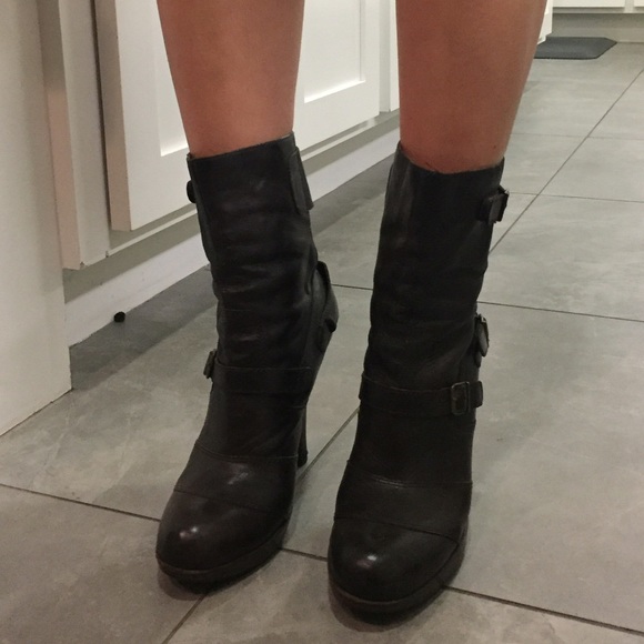 Super cute Sam Edelman dark brown booties