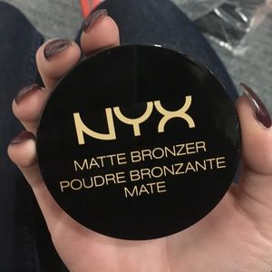 NYX Matter Bronzer in Light