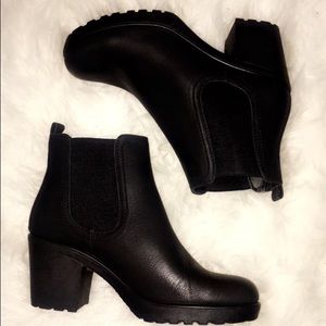 Black chunky heeled Chelsea boots.