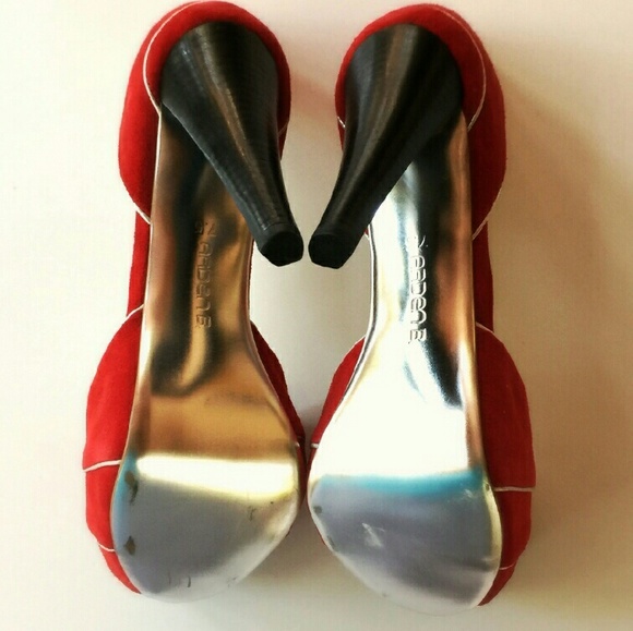 NEW ARDEN B. RED SUEDE PLATFORM PUMP HEELS - Picture 2 of 3
