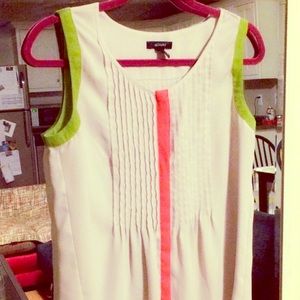 Sleeveless blouse in beige color