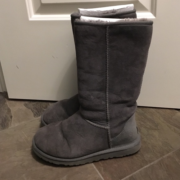 Gray ugg boots - Picture 2 of 4