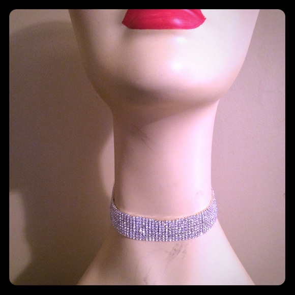 NWT Stunning Rhinestone Choker