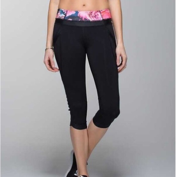 Lululemon chase me crop in garden floral