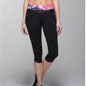 Lululemon chase me crop in garden floral