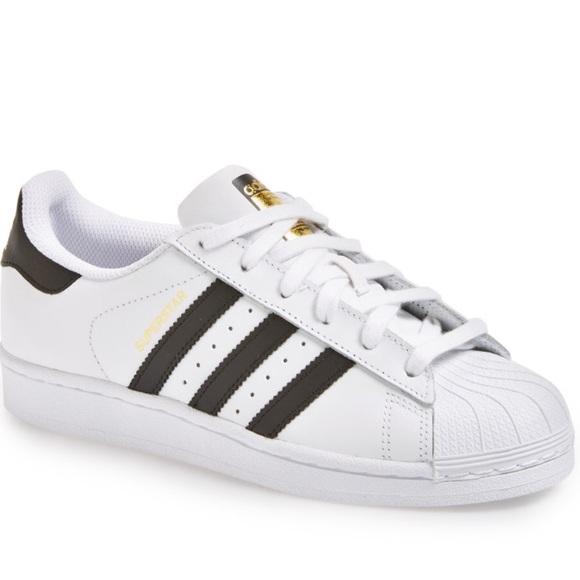 Adidas superstar's women's SIZE 6