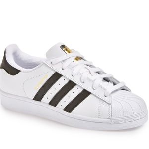 Adidas superstar's women's SIZE 6