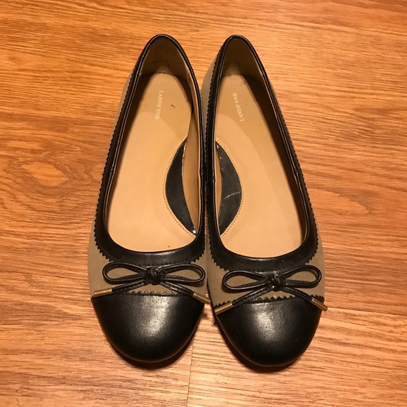 Brand new tan and black bow flats!
