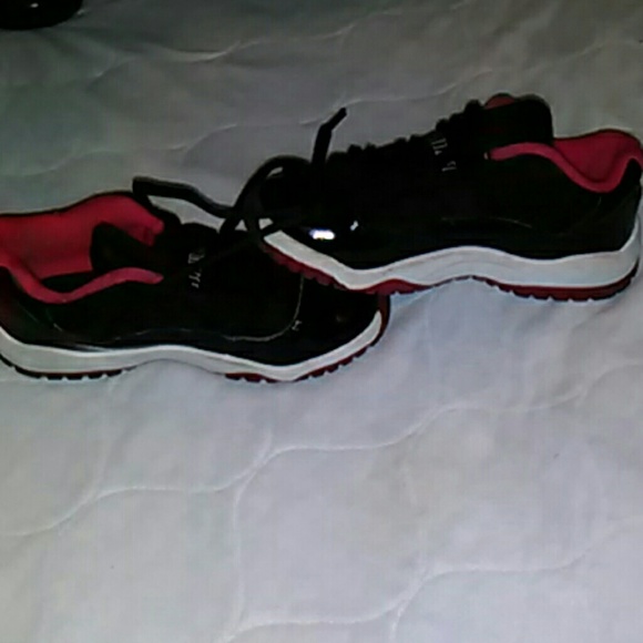 Jordan low top bred 11s - Picture 3 of 4