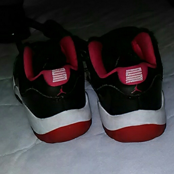 Jordan low top bred 11s - Picture 4 of 4