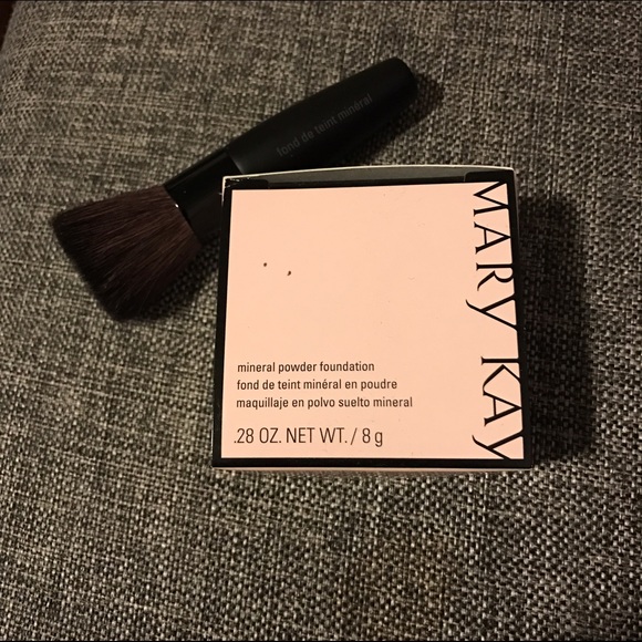 Mary Kay Mineral Powder Foundation - Picture 1 of 4