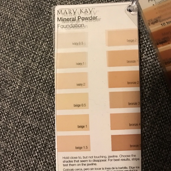 Mary Kay Mineral Powder Foundation - Picture 4 of 4
