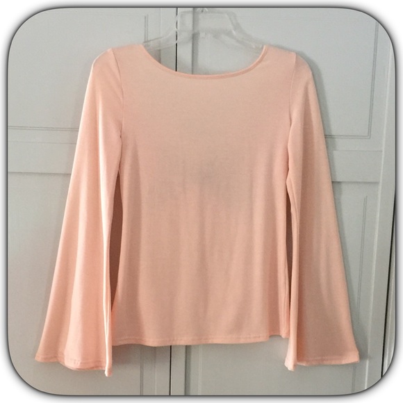 πΈ2 HP NWT Blush Pink Butterfly Embroidered Top - Picture 3 of 3