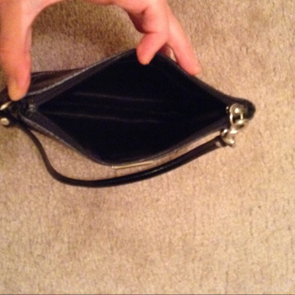 Coach mini bag. 🎀🎀 - Picture 3 of 4