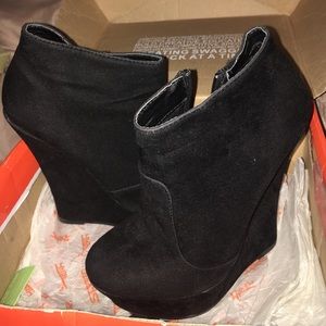Black velvet platform ankle bootie