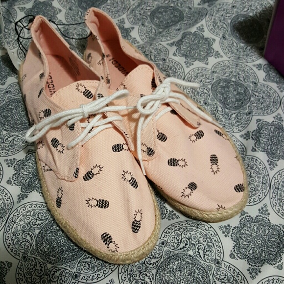 NWT Pink pineapple espadrilles