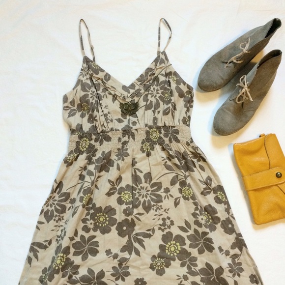 Elle Dresses & Skirts - Elle • Dress