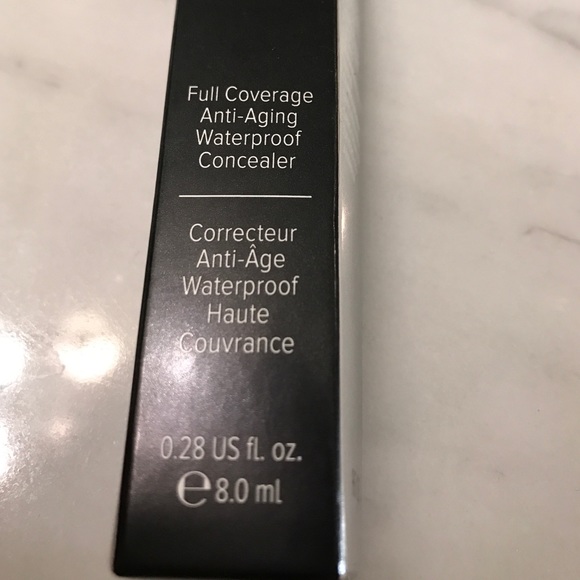 It cosmetics bundle 🎉🎉 - Picture 2 of 3