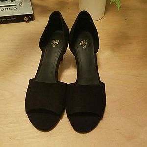 BRAND NEW NEVER WORN H&M pumps