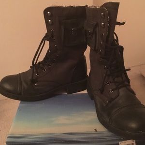 Cute Roxy combat boots with a pocket!!!