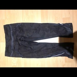 Lululemon Capri Army Leggings