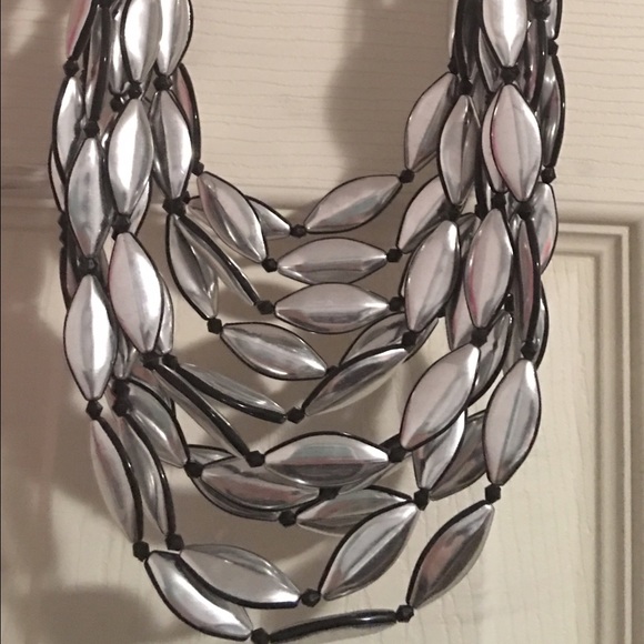 Silver and black necklace - Picture 1 of 2