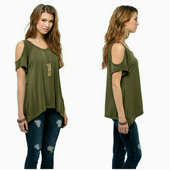 Cold shoulder loose V neck T - Picture 3 of 4