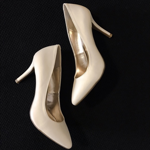 Ivory/white pumps
