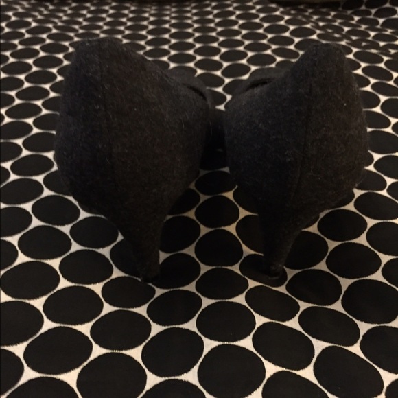 Steve Madden Ulltra Dark Gray Fabric Wool Pump 7.5 - Picture 2 of 4