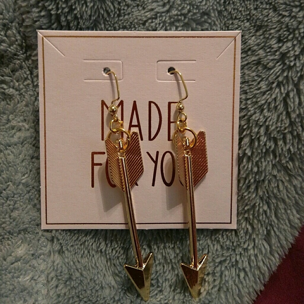 Golden arrow earrings