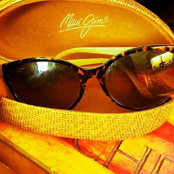 Maui Jim Turtoise cat eye sun glasses