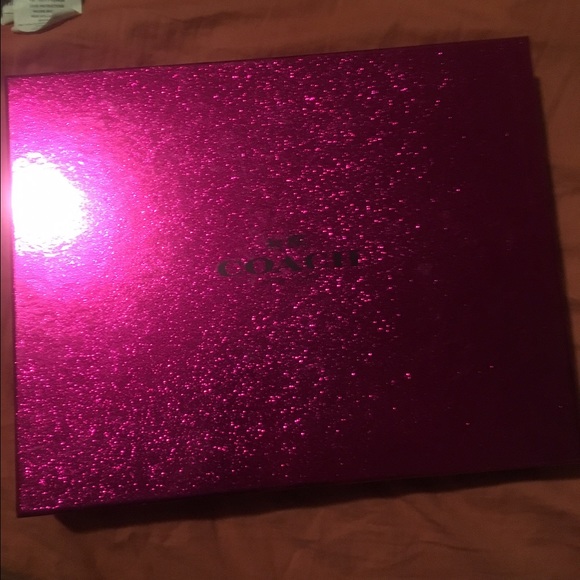 Coach hat and scarf with original box - Picture 3 of 4