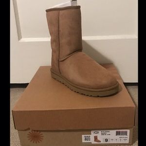 NEW - Classic Short Ugg