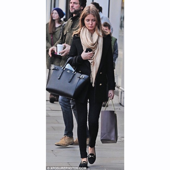 Louis Vuitton Monogram Shawl in Nude - Picture 2 of 4