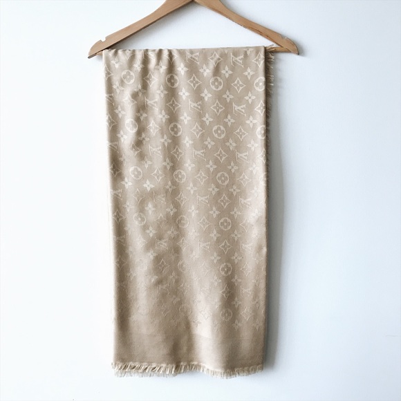 Louis Vuitton Monogram Shawl in Nude - Picture 3 of 4