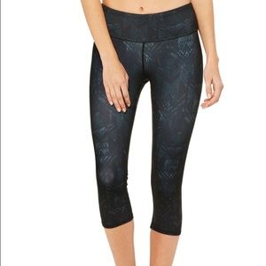 NWT Alo Airbrush Capri- Black Indio sz XS